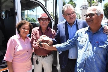 Entrega de ambulâncias